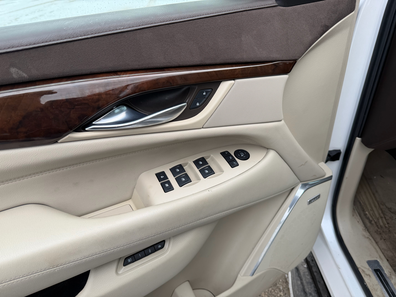 Cadillac Escalade Luxury 4WD 2016