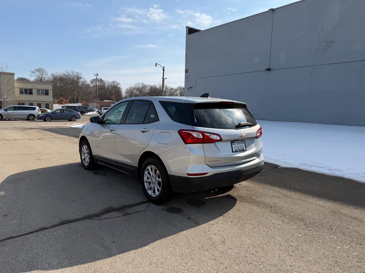 Nissan Pathfinder SV 4WD 2015