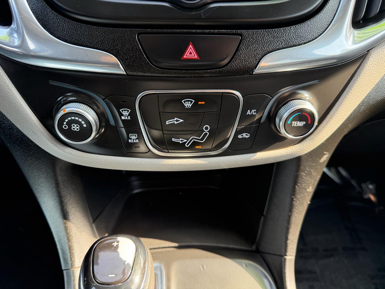 Nissan Pathfinder SV 4WD 2015