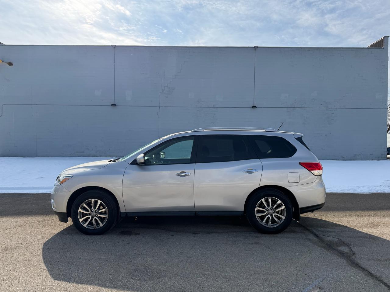 Nissan Pathfinder SV 4WD 2015