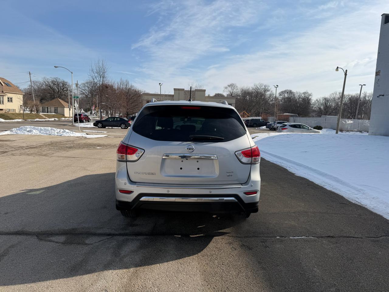 Nissan Pathfinder SV 4WD 2015
