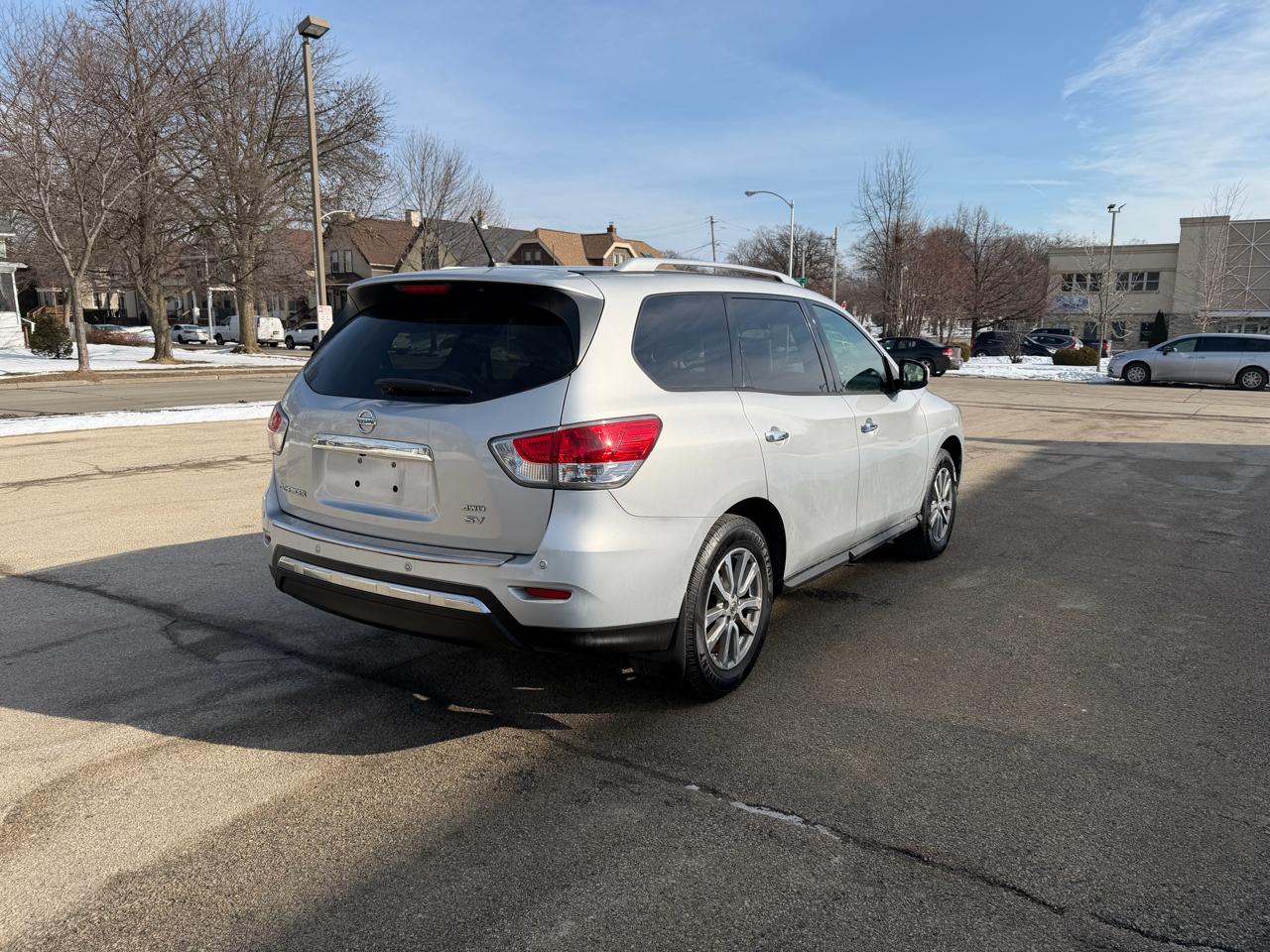 Nissan Pathfinder SV 4WD 2015