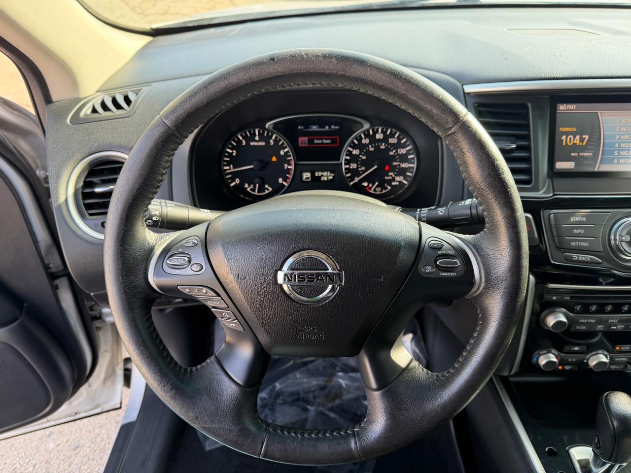 Nissan Pathfinder SV 4WD 2015