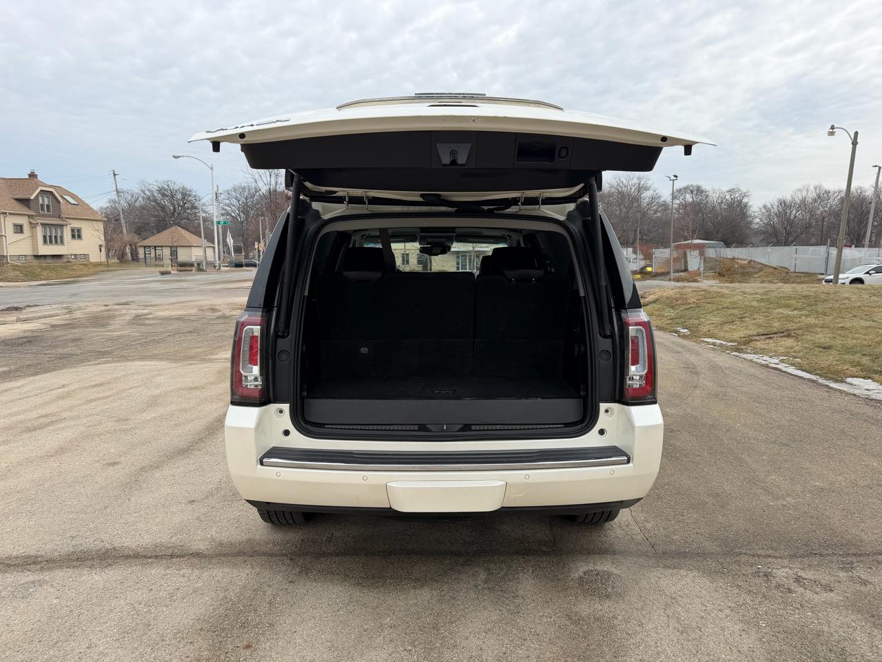 GMC Yukon Denali 4WD 2015