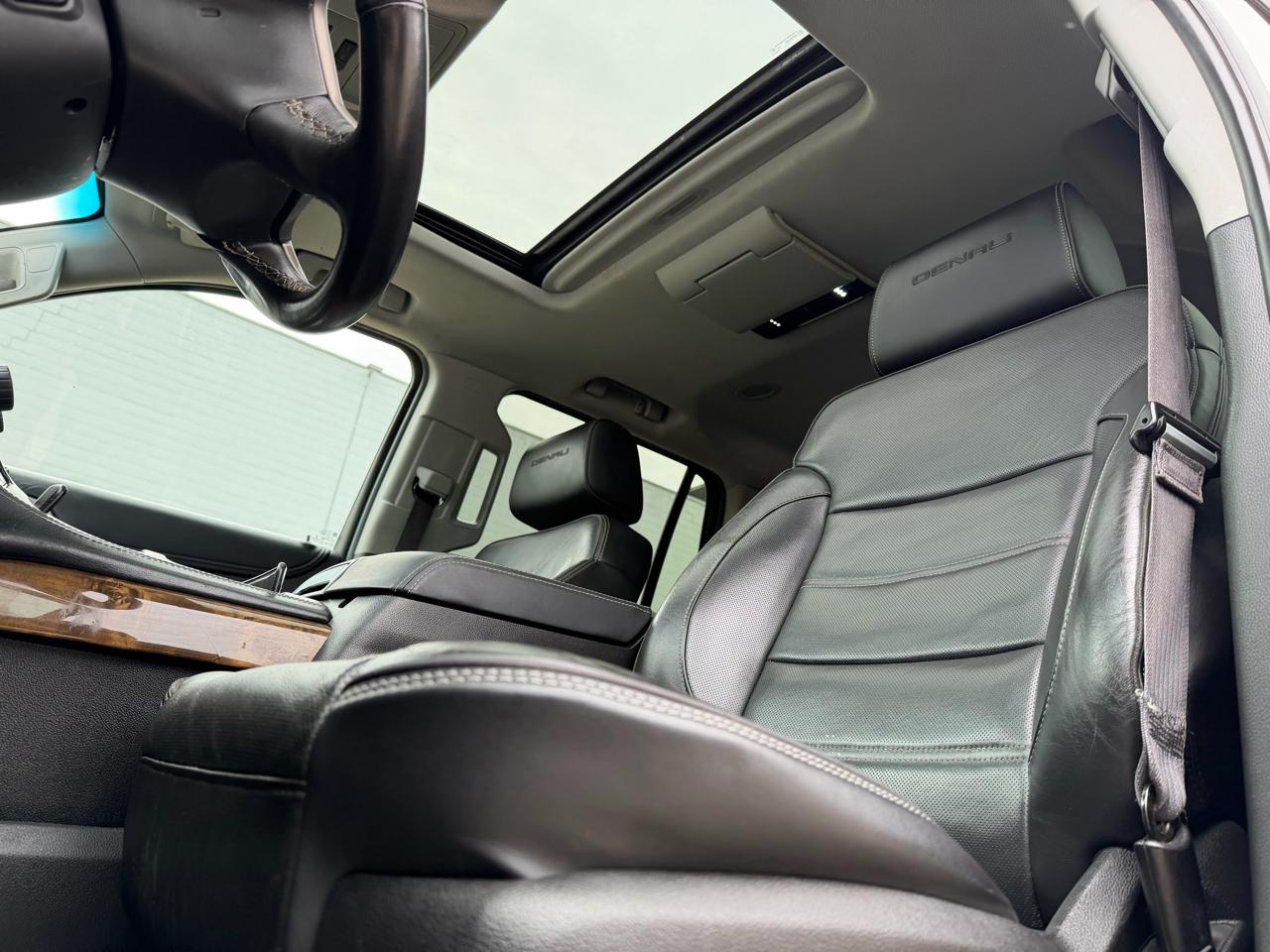GMC Yukon Denali 4WD 2015