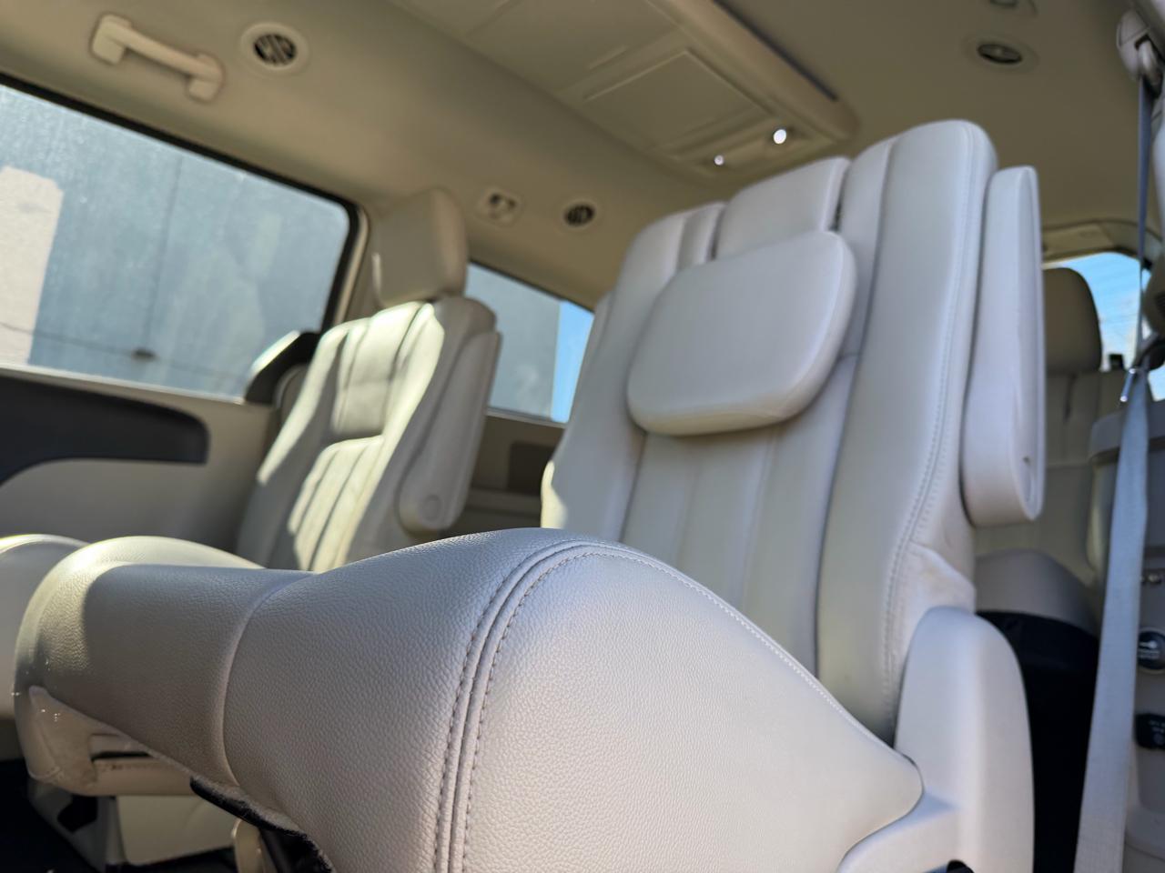 Chrysler Town & Country Touring 2013