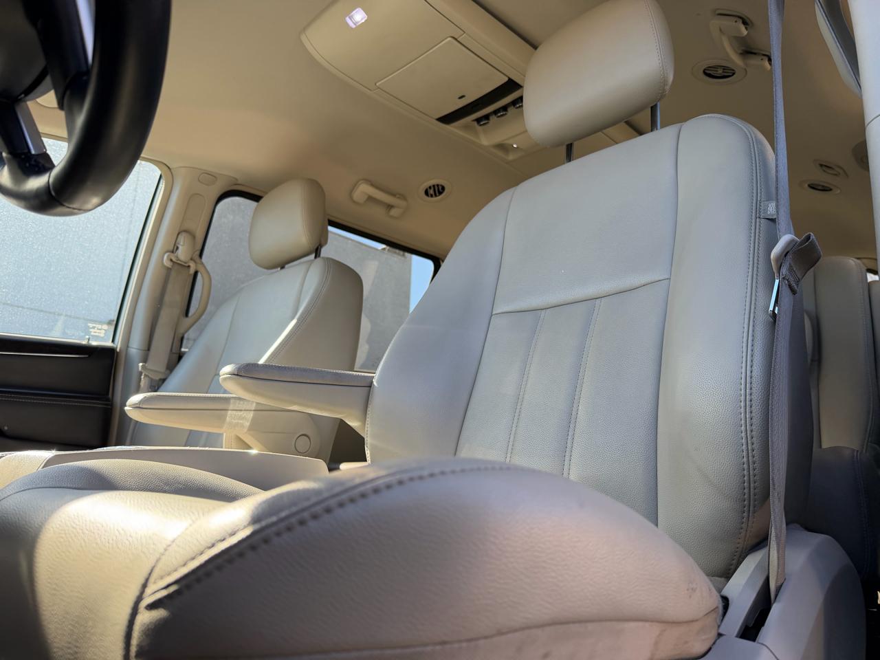 Chrysler Town & Country Touring 2013