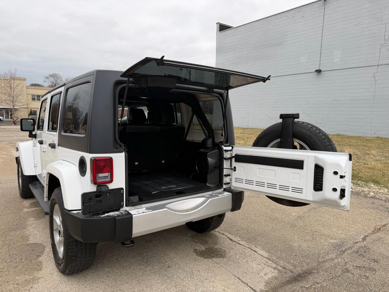 Jeep Wrangler Unlimited Sahara 4WD 2014