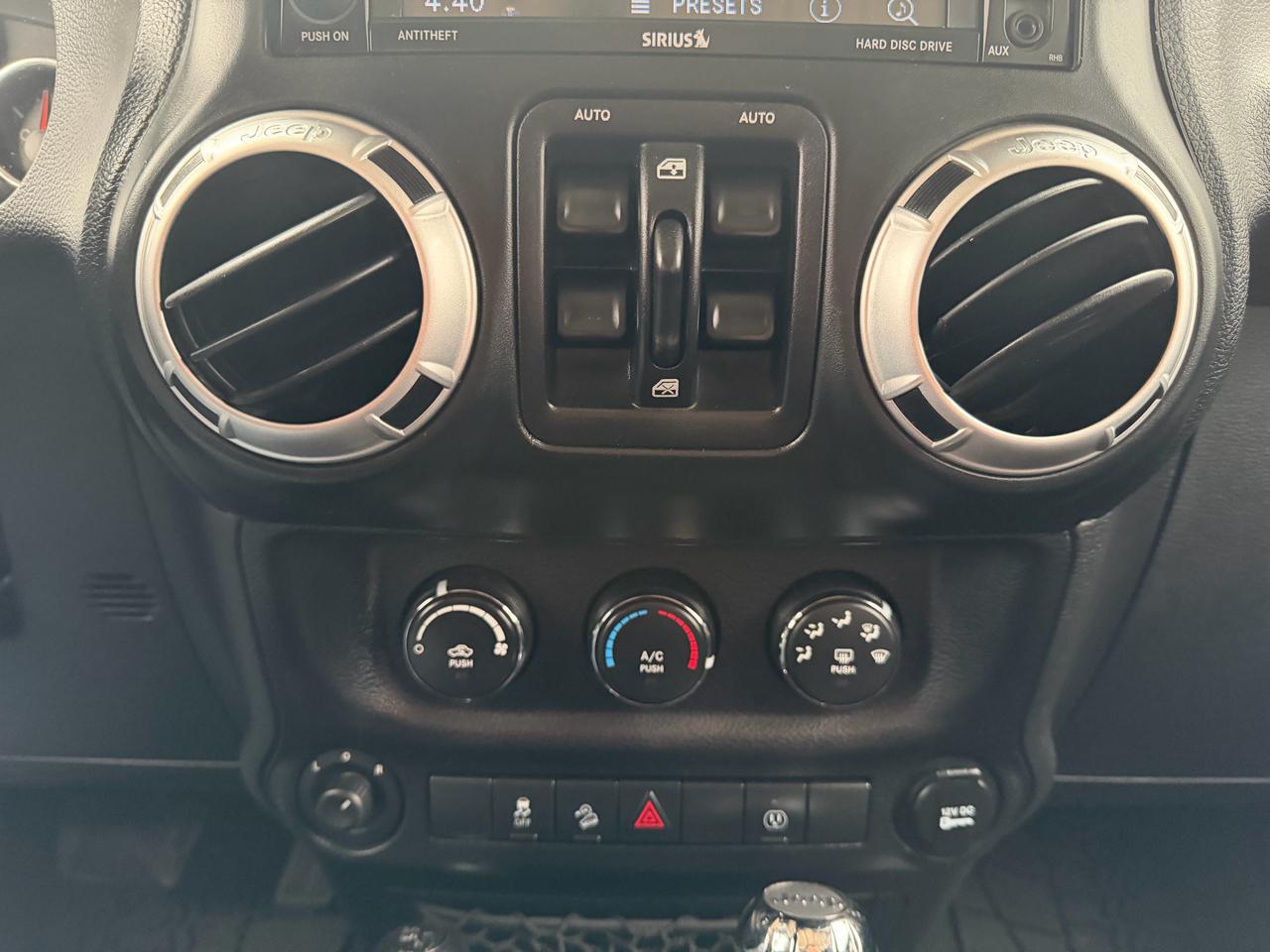 Jeep Wrangler Unlimited Sahara 4WD 2013