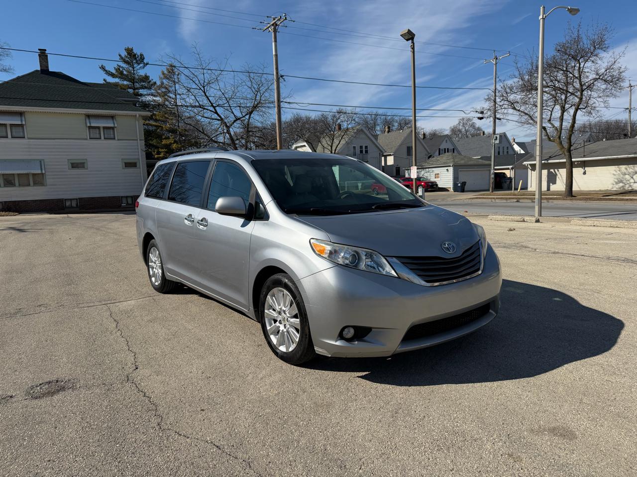 Toyota Sienna XLE AWD 7-Pass V6 2011
