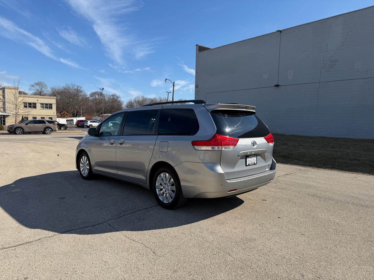 Toyota Sienna XLE AWD 7-Pass V6 2011