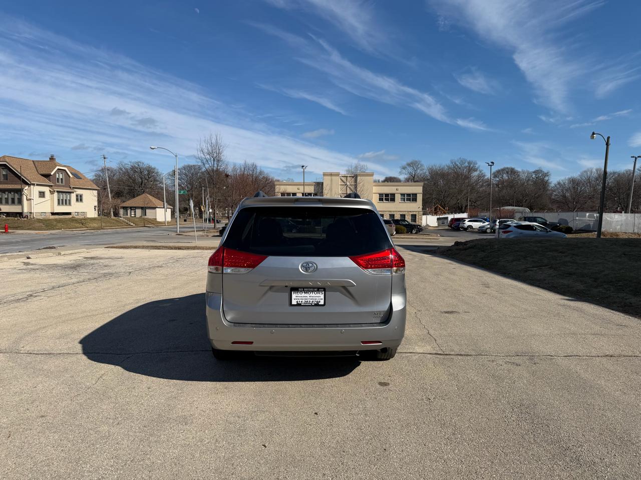 Toyota Sienna XLE AWD 7-Pass V6 2011