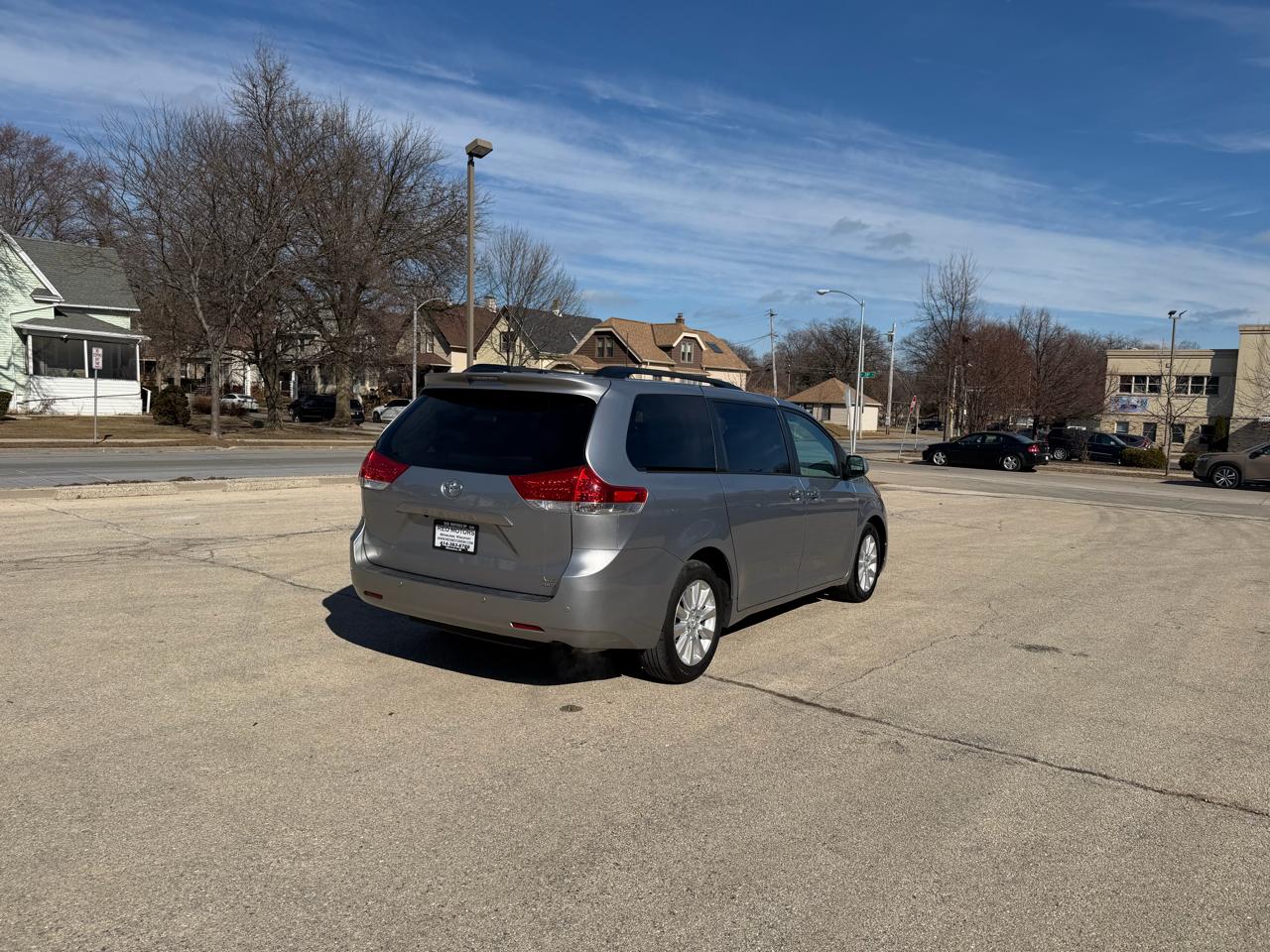 Toyota Sienna XLE AWD 7-Pass V6 2011