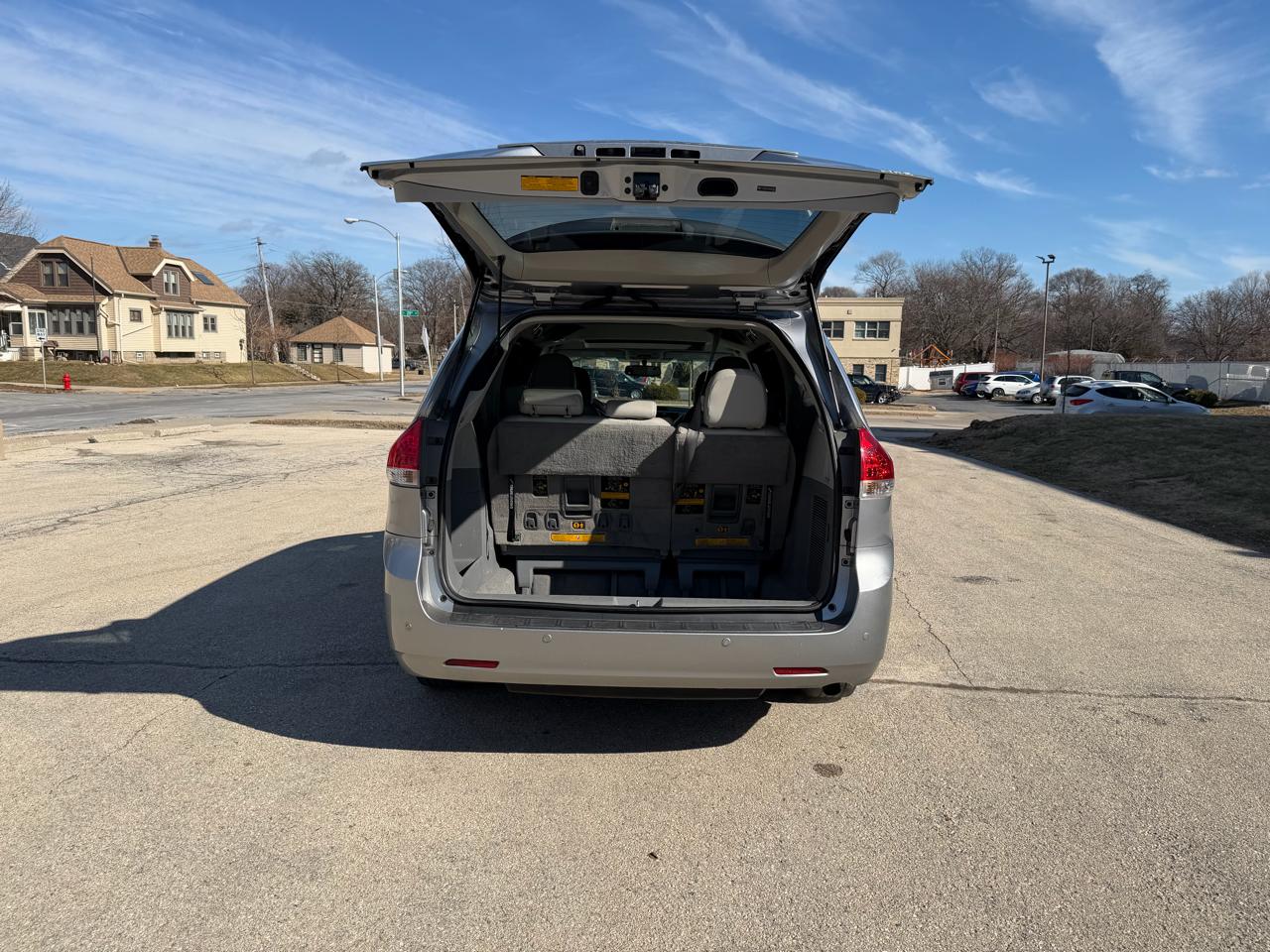 Toyota Sienna XLE AWD 7-Pass V6 2011