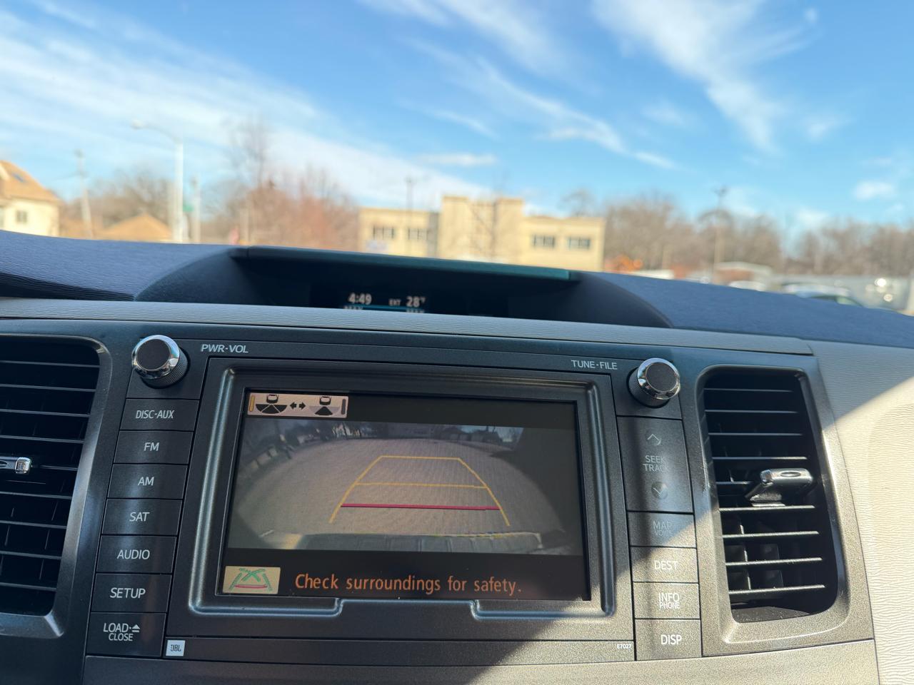 Toyota Sienna XLE AWD 7-Pass V6 2011