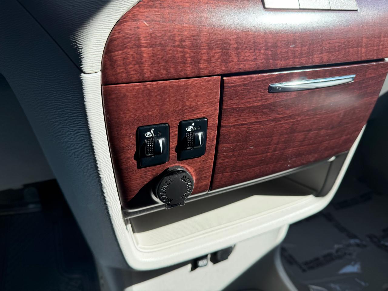 Toyota Sienna XLE AWD 7-Pass V6 2011