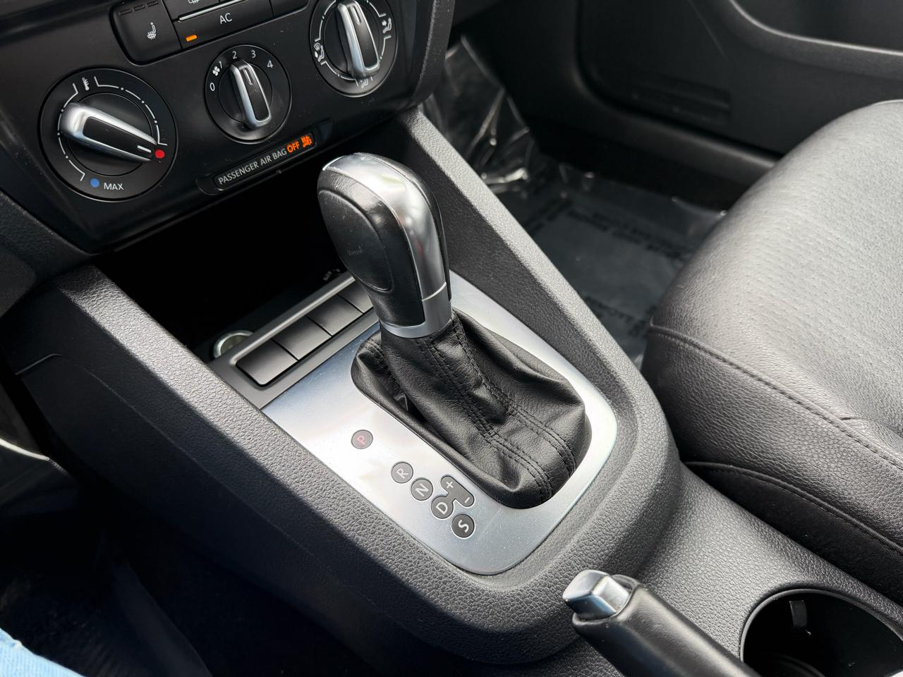 Volkswagen Jetta SE 2012