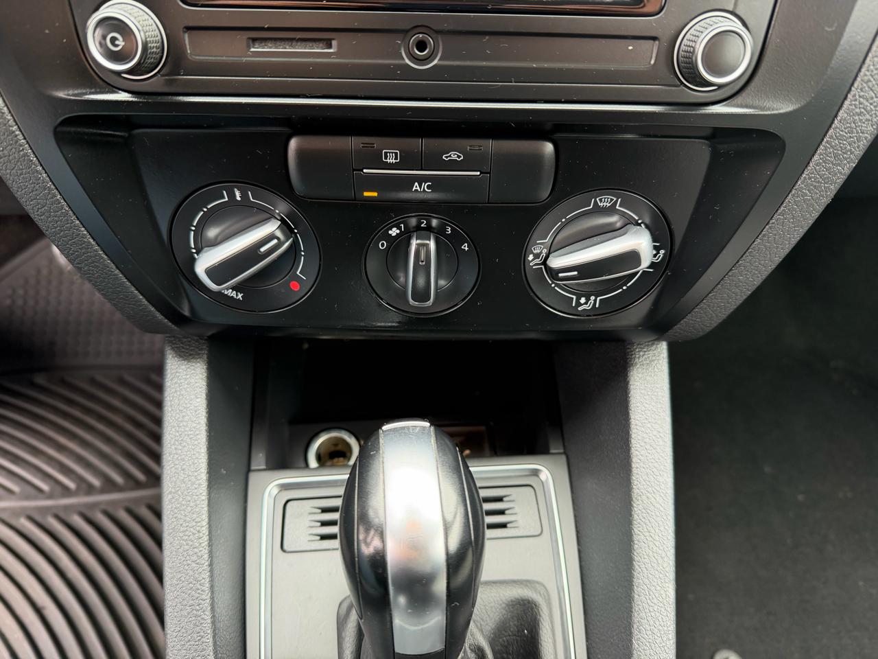 Volkswagen Jetta 1.4T S 6A 2017