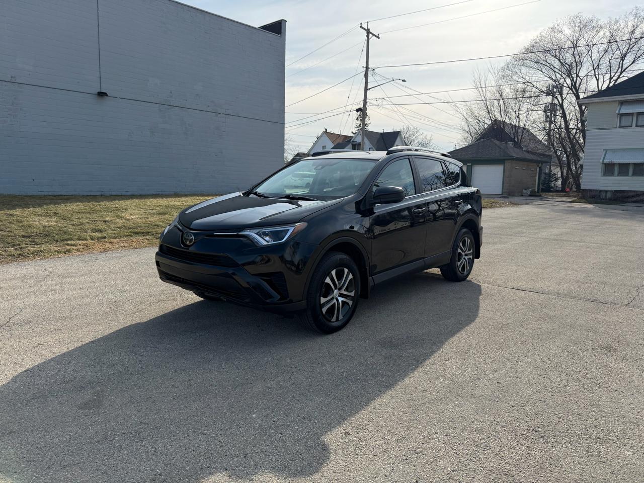 Toyota RAV4 LE AWD 2017
