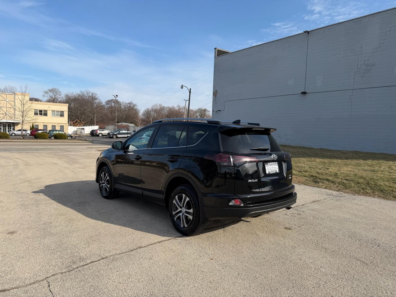 Toyota RAV4 LE AWD 2017
