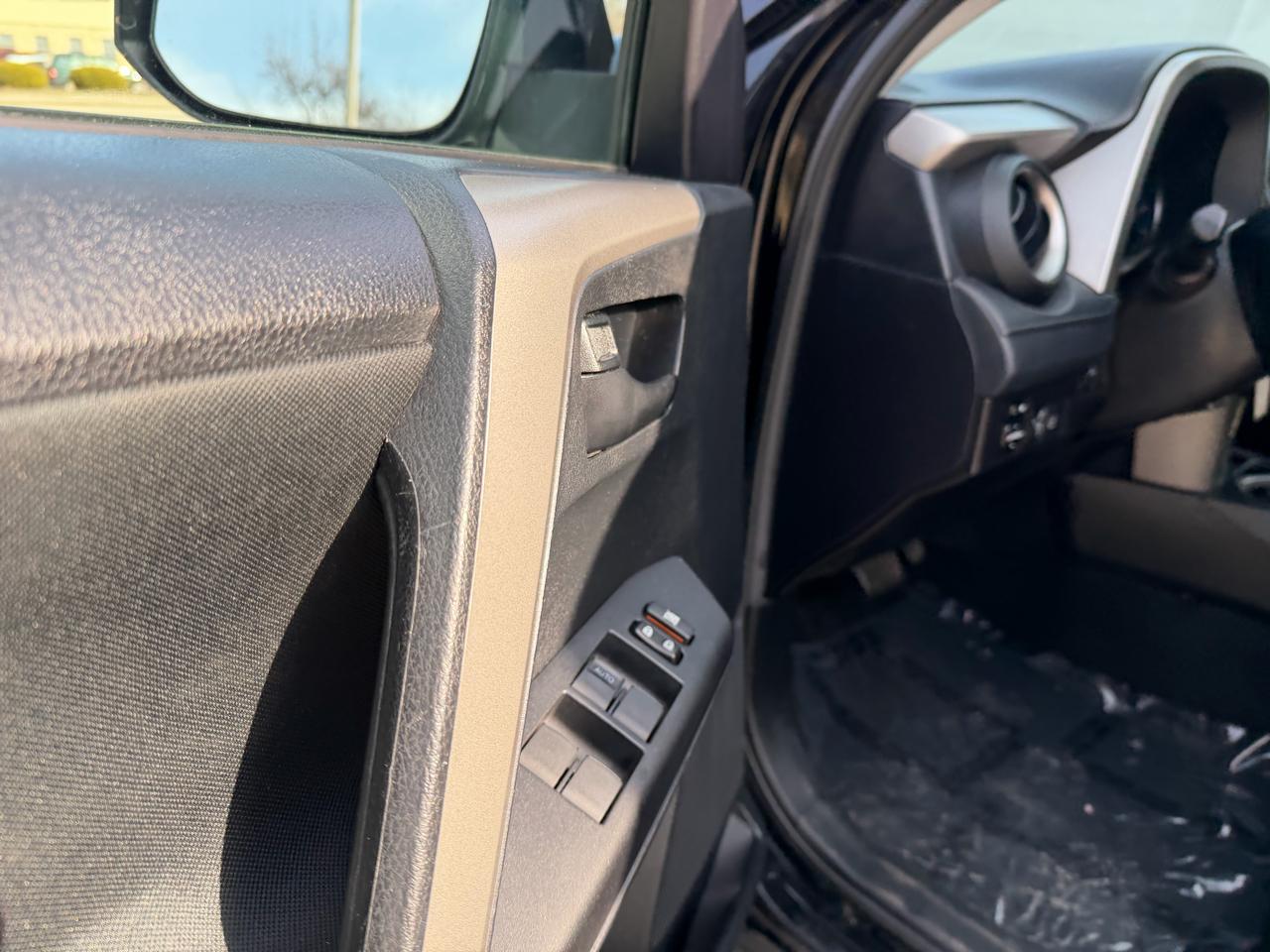 Toyota RAV4 LE AWD 2017