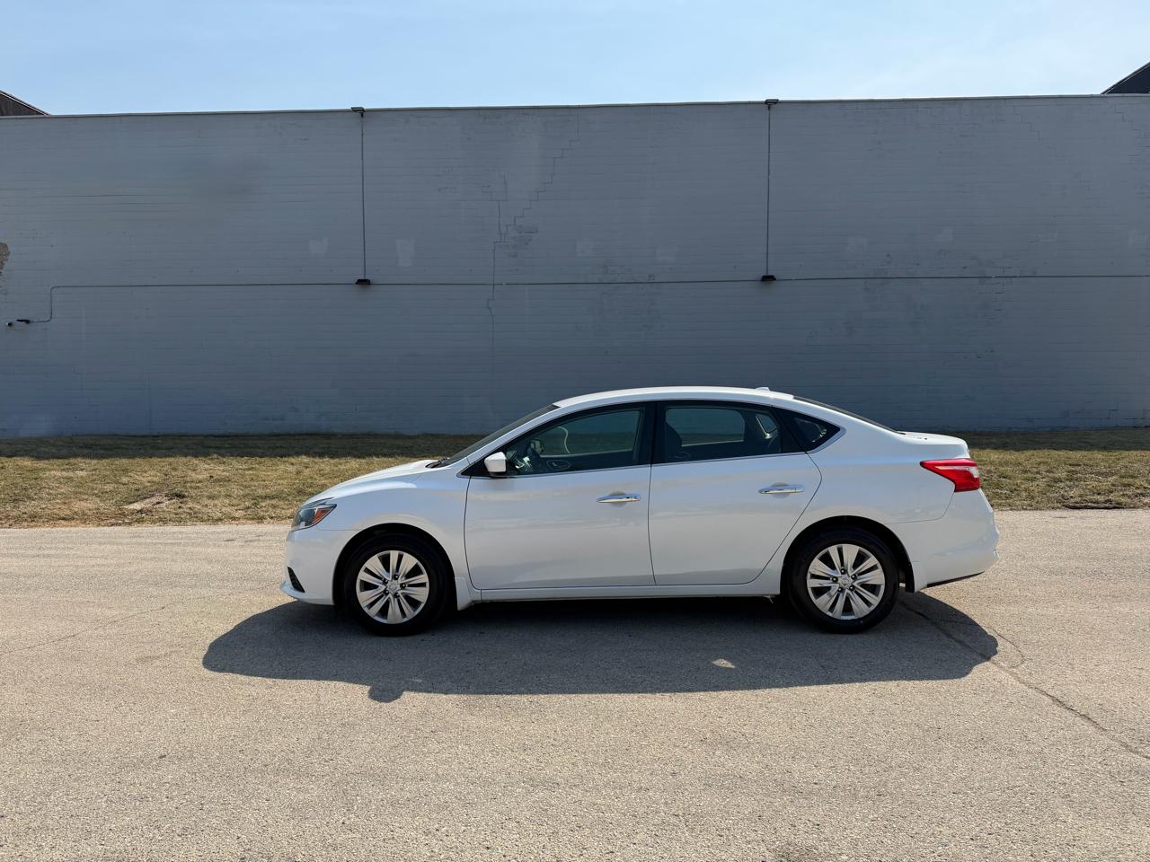 Nissan Sentra S 6MT 2017