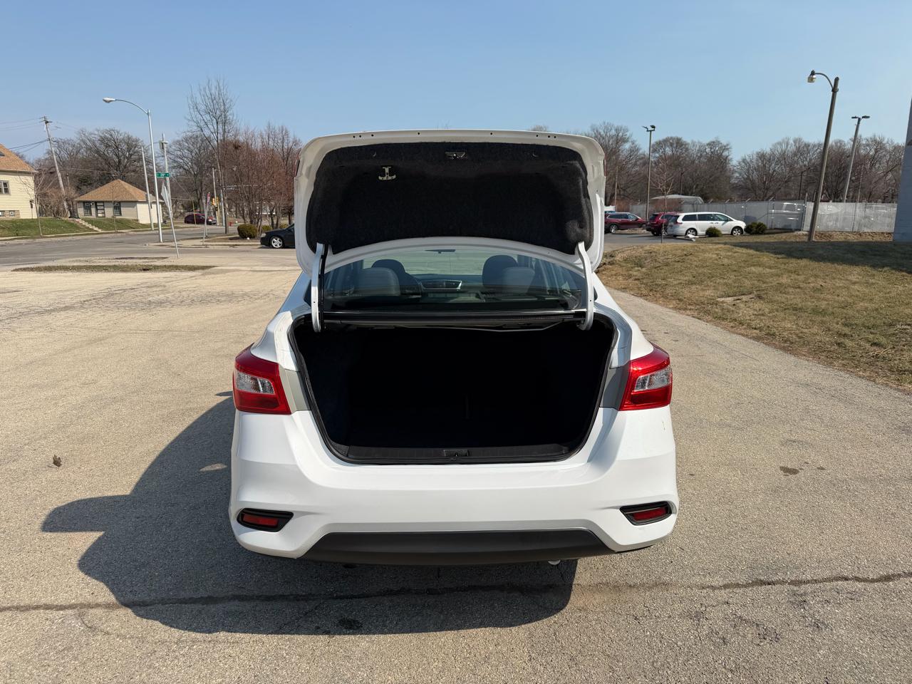 Nissan Sentra S 6MT 2017