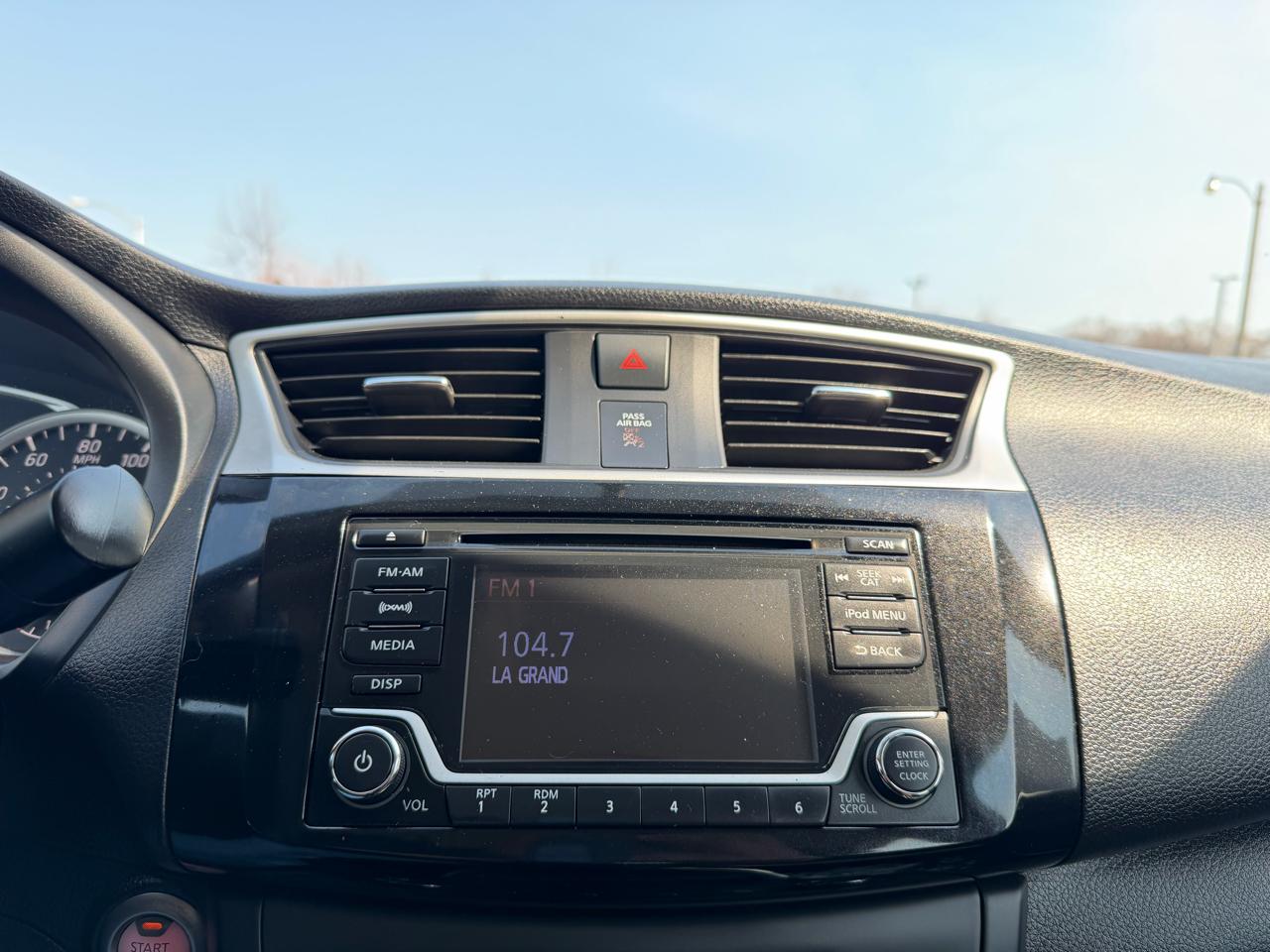 Nissan Sentra S 6MT 2017