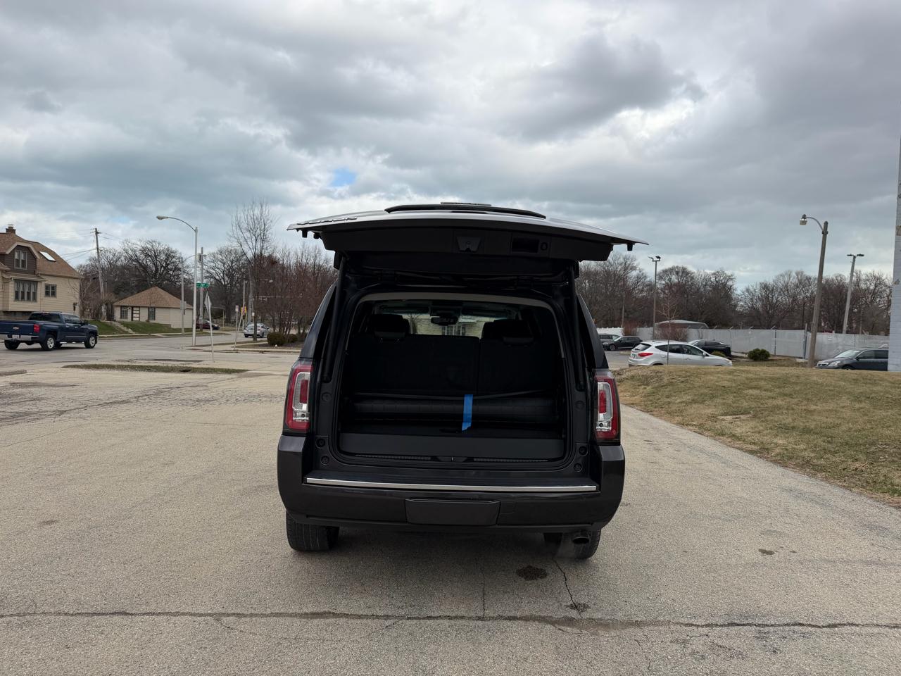 GMC Yukon Denali 4WD 2016