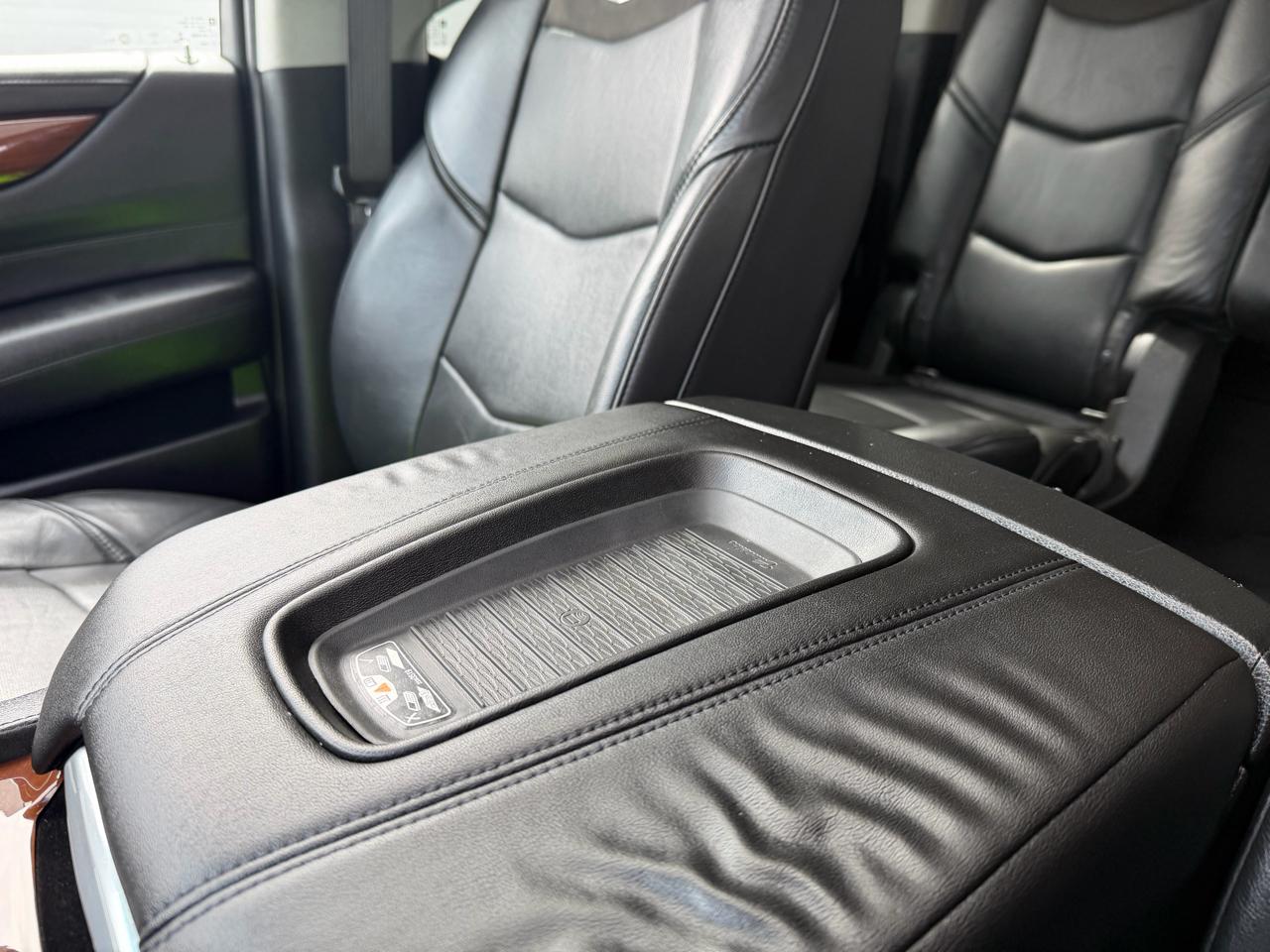 Cadillac Escalade ESV Luxury 4WD 2018