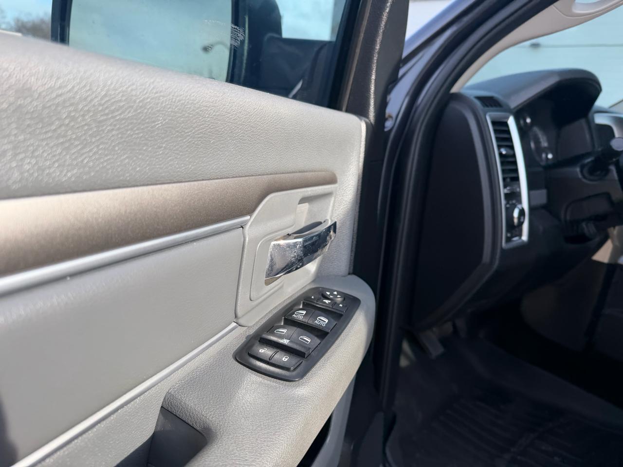 RAM 1500 SLT Crew Cab SWB 4WD 2014