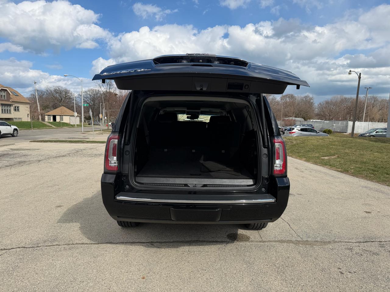 GMC Yukon XL Denali 4WD 2016