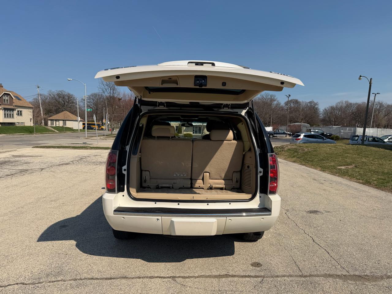 GMC Yukon Denali 4WD 2012