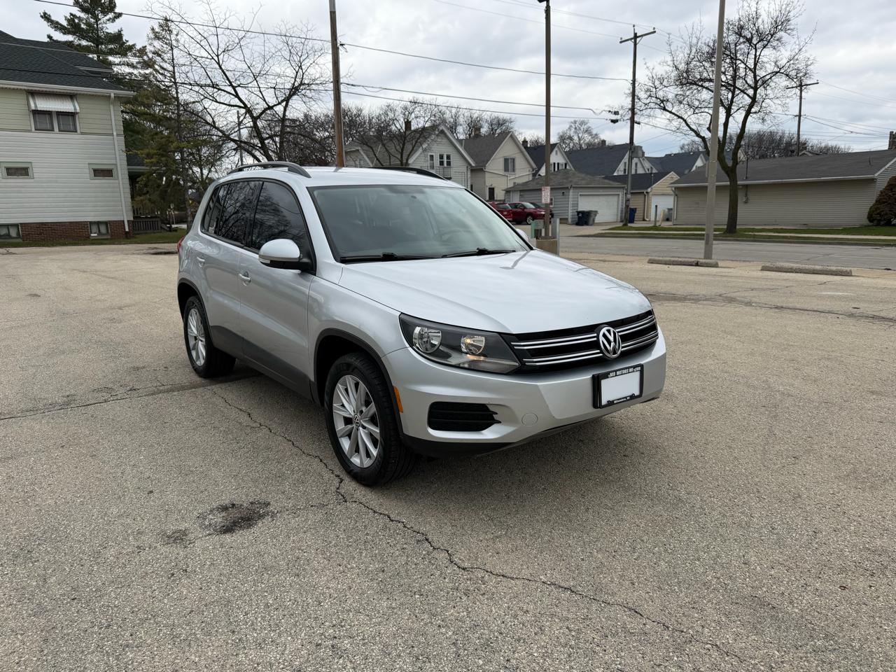 Volkswagen Tiguan S 2017