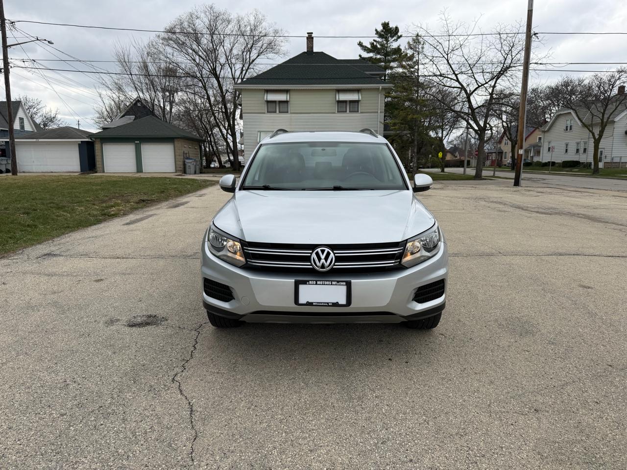 Volkswagen Tiguan S 2017