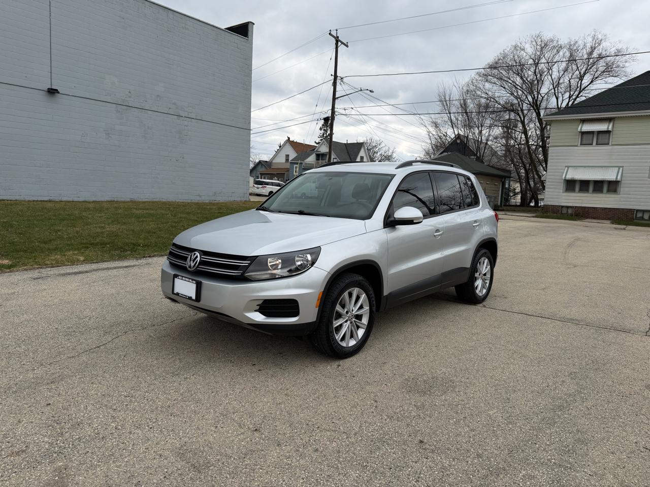 Volkswagen Tiguan S 2017