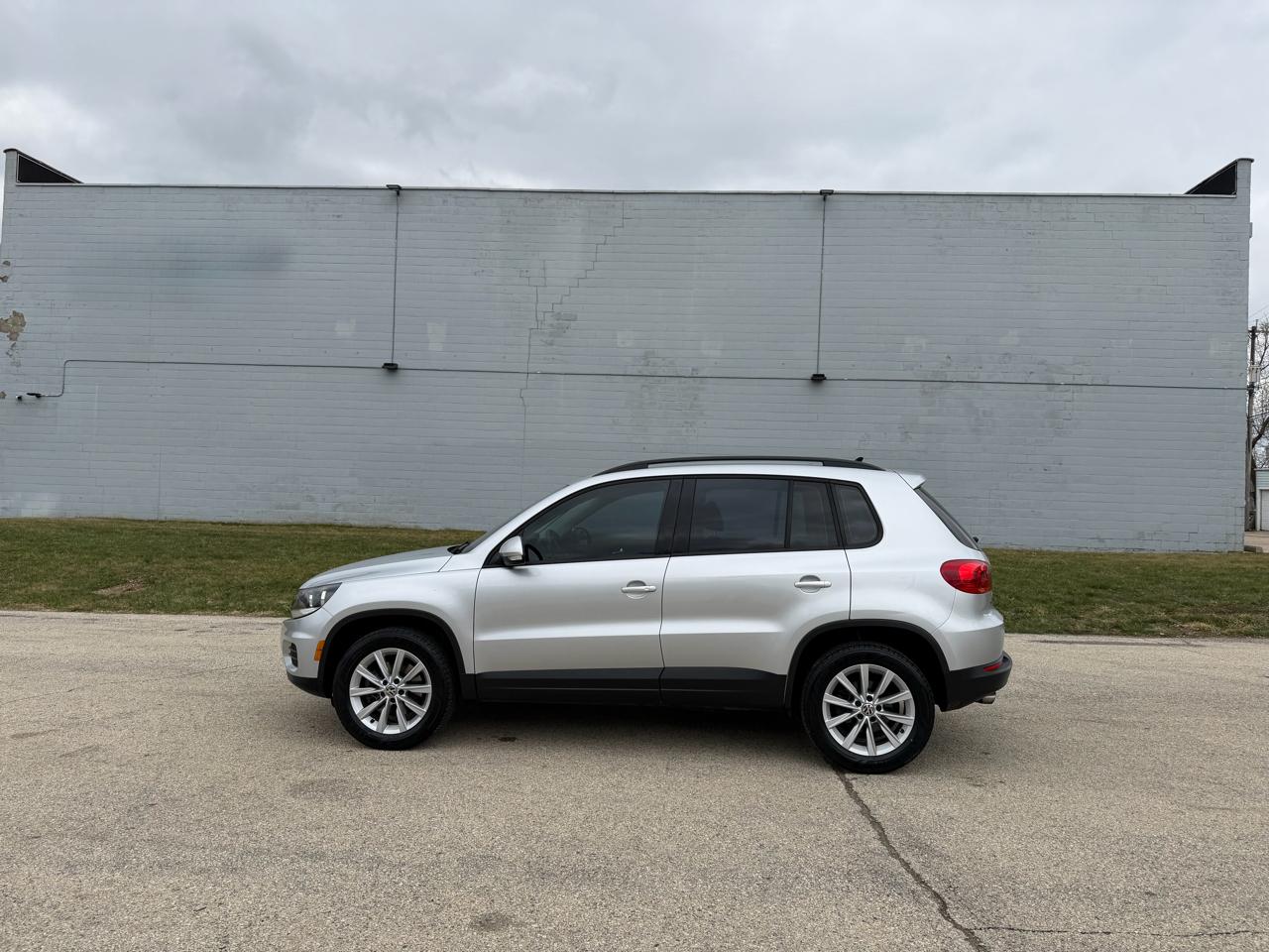 Volkswagen Tiguan S 2017