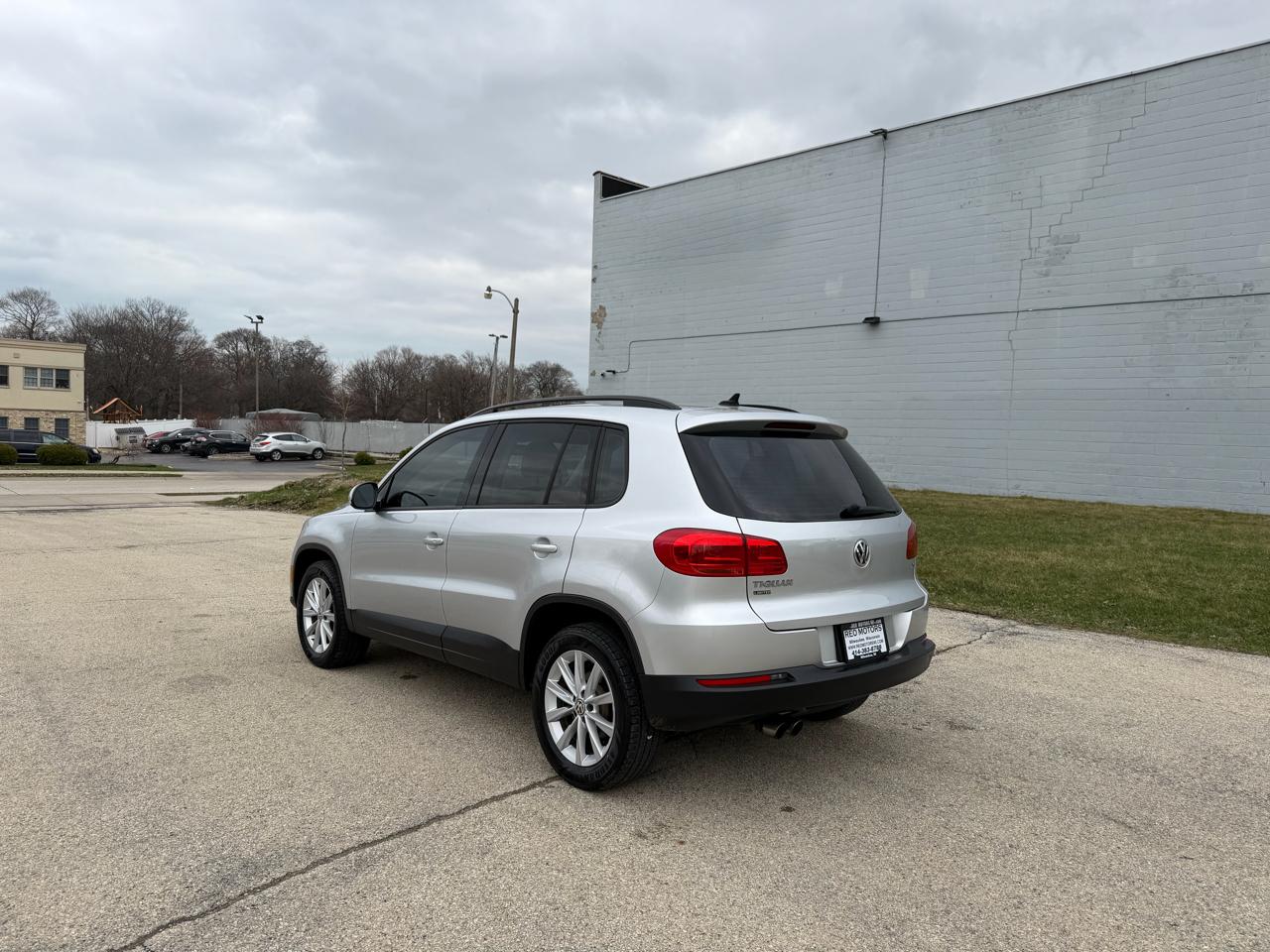 Volkswagen Tiguan S 2017