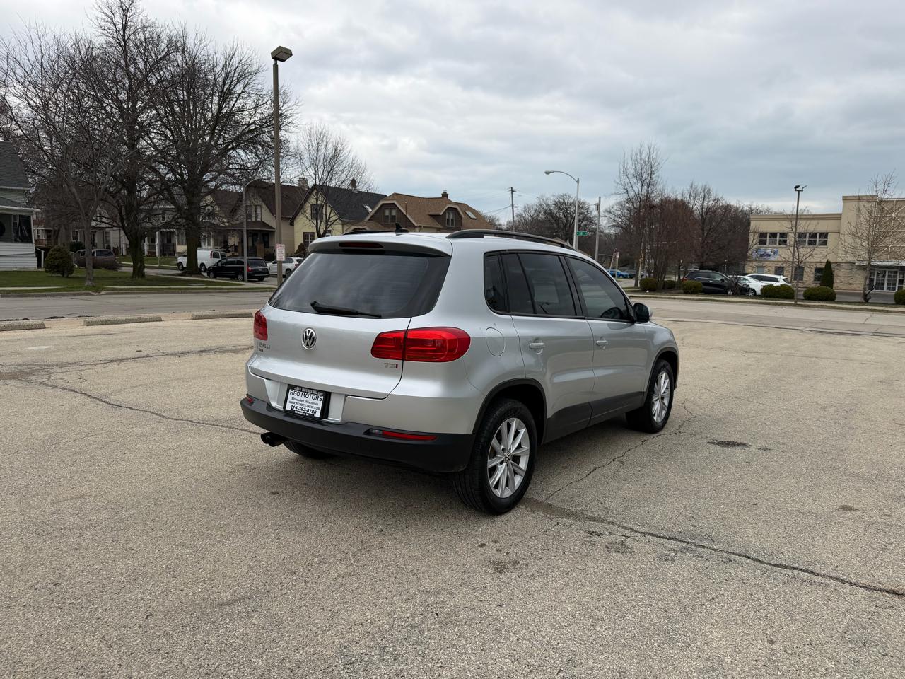 Volkswagen Tiguan S 2017