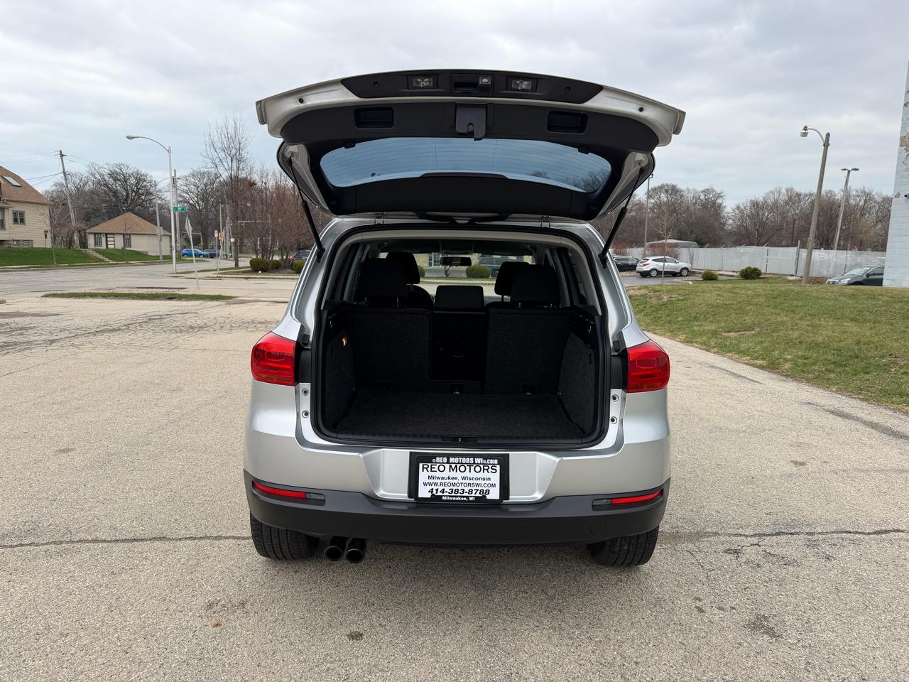 Volkswagen Tiguan S 2017