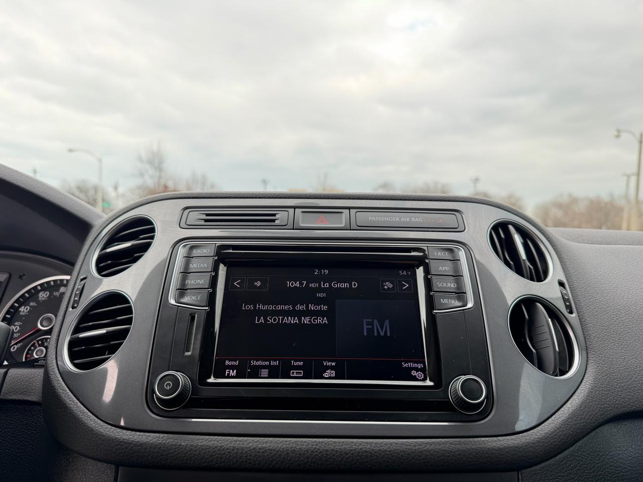 Volkswagen Tiguan S 2017