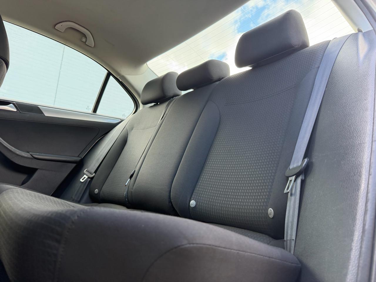 Volkswagen Jetta SE 6A 2015