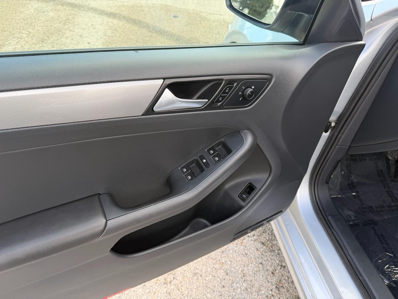 Volkswagen Jetta SE 6A 2015