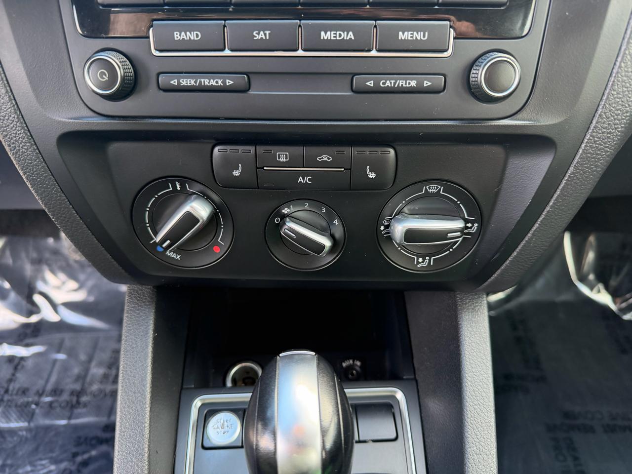 Volkswagen Jetta SE 6A 2015