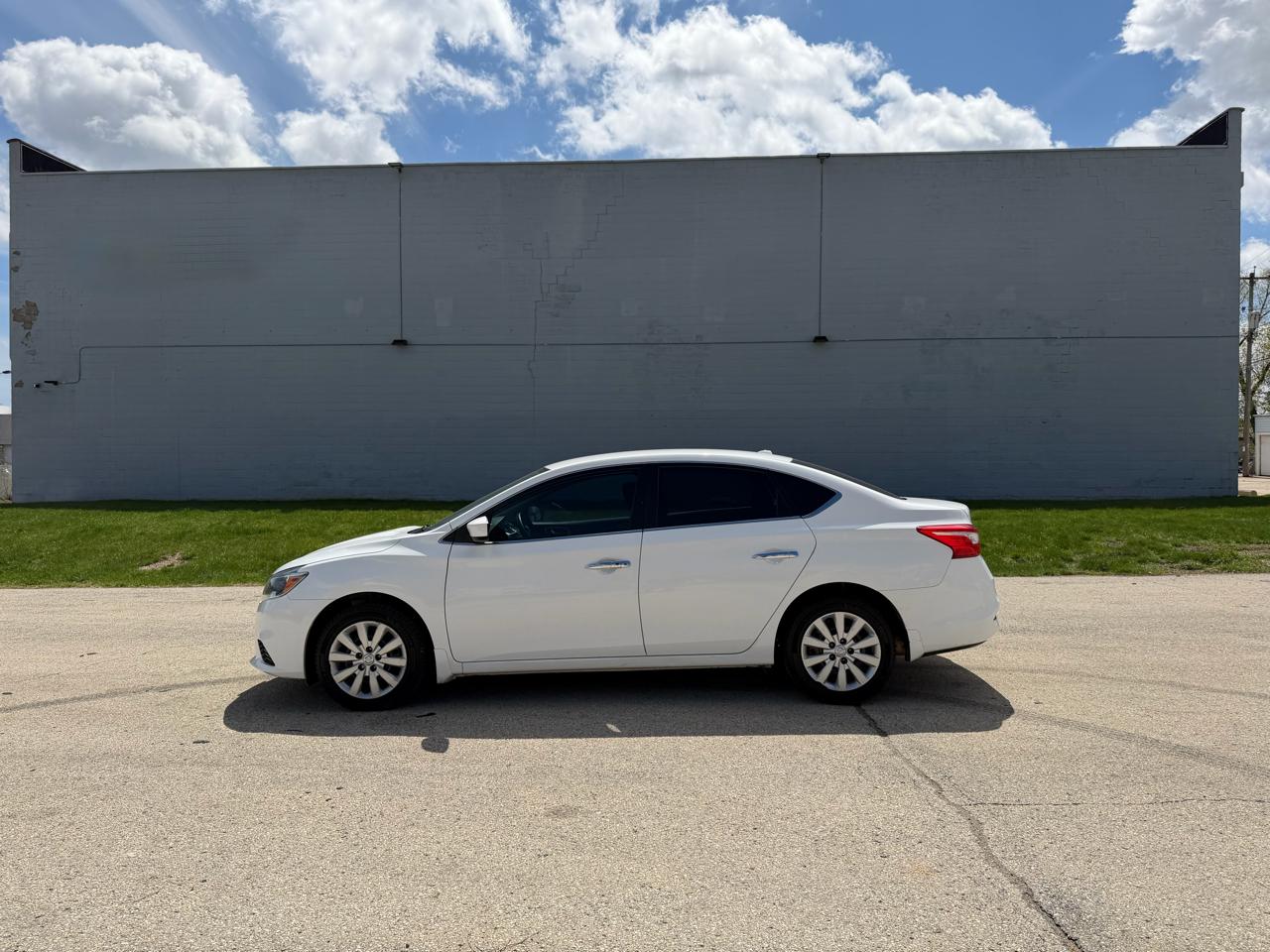 Nissan Sentra S 6MT 2017