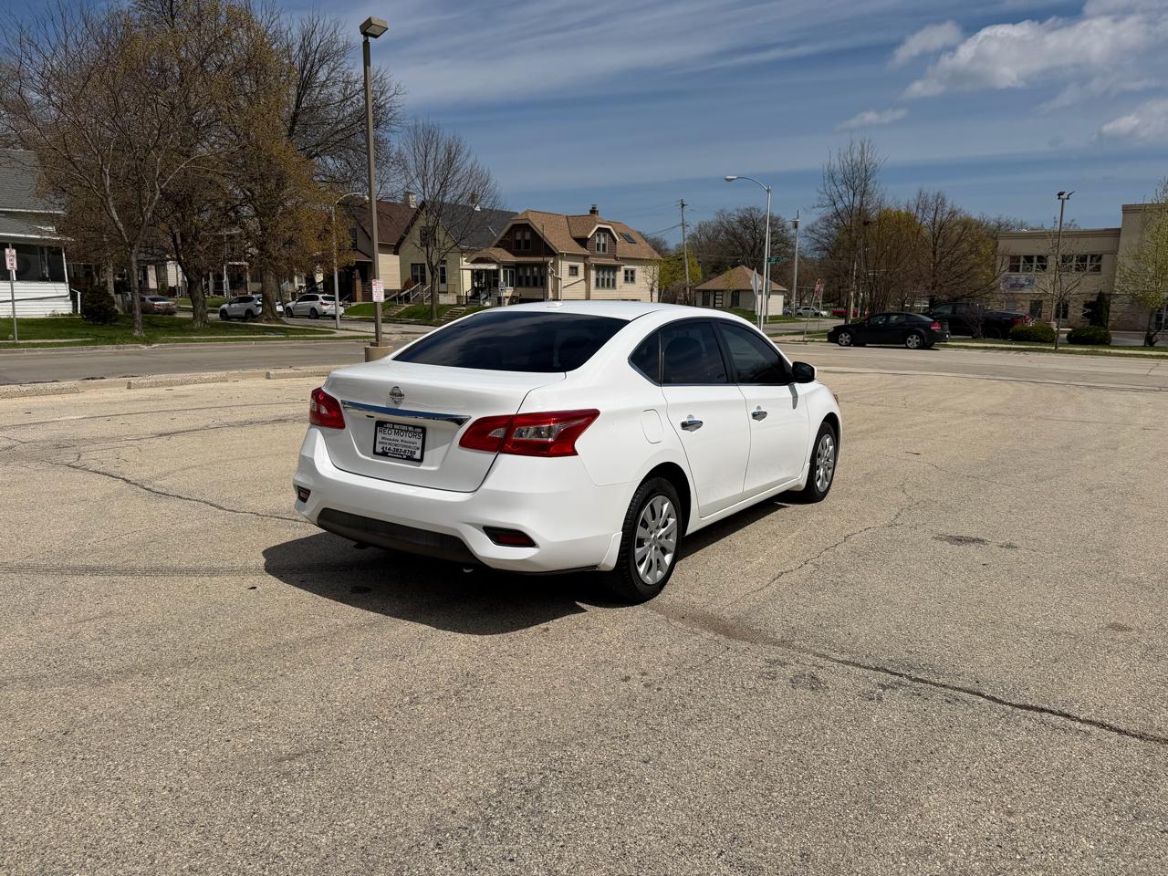 Nissan Sentra S 6MT 2017