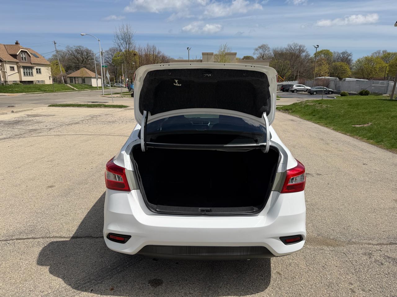 Nissan Sentra S 6MT 2017