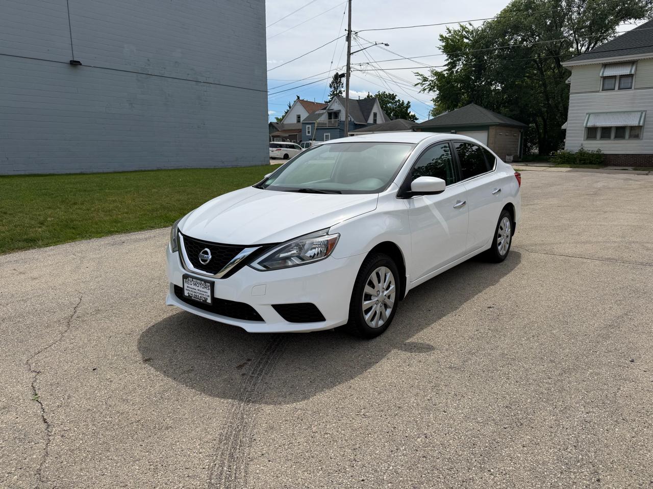 Nissan Sentra S 6MT 2017