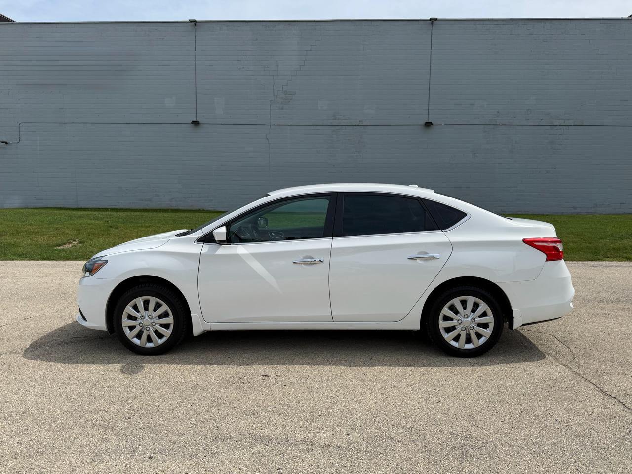 Nissan Sentra S 6MT 2017