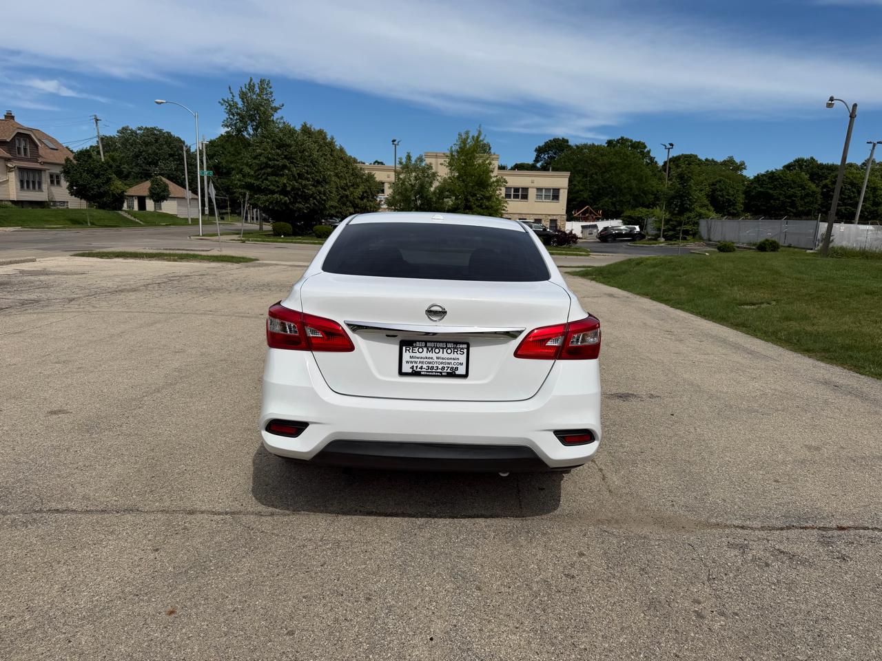 Nissan Sentra S 6MT 2017